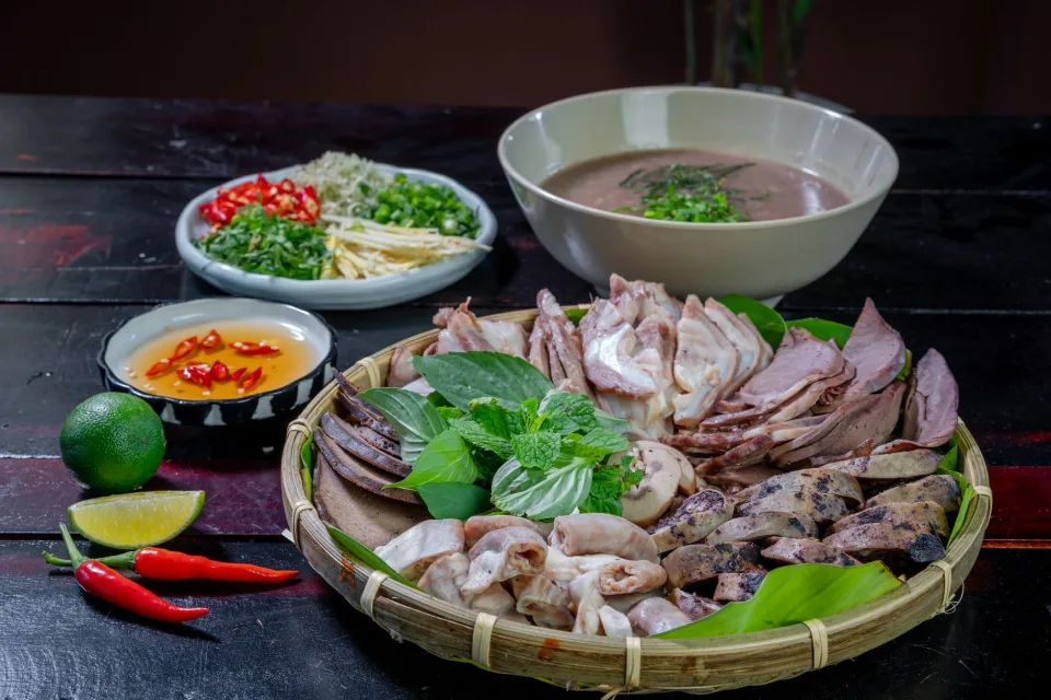 Không gian Nguyễn Hồng Việt