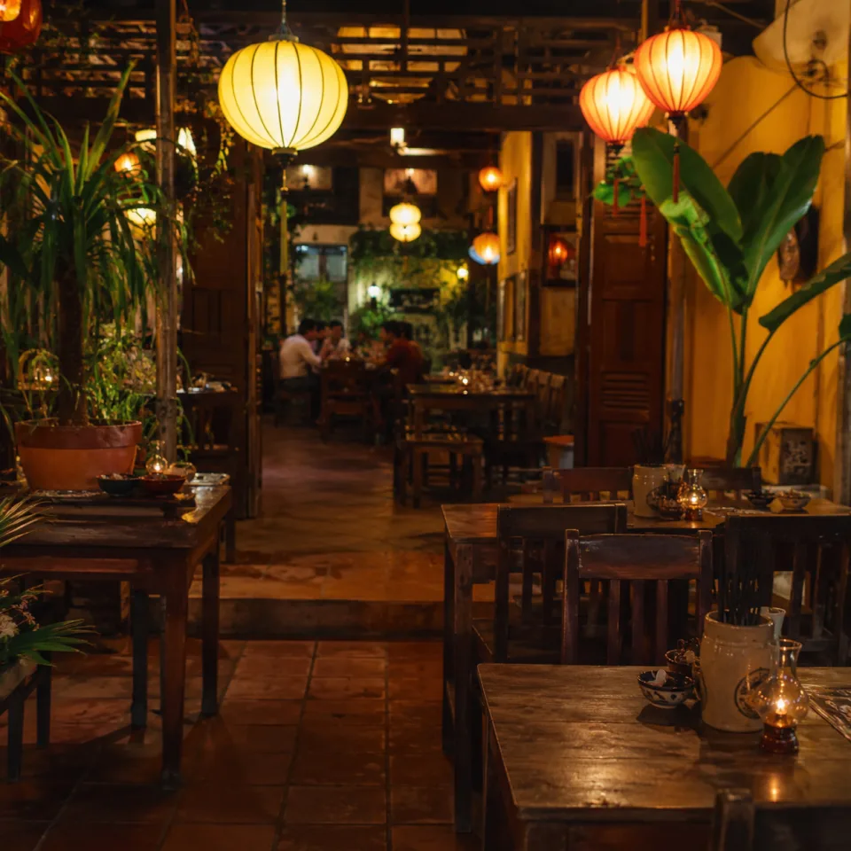 Khu bếp mở sạch sẽ